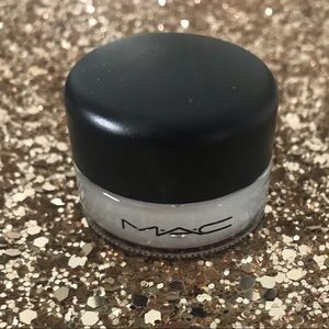 Mac Fluidline Feminine edge
